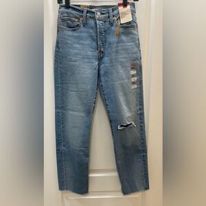 Levi's Women's Wedgie Straight Jeans with Knee Rip Size 27x28